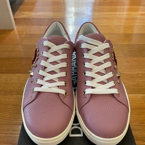 Dolce & Gabbana Sneakers in a mauvy pink with red velvet heart in size 37 - Picture 3 of 12